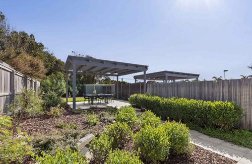 Anglesea House | Holmly 1 - Premium Position, Walk to Everything!