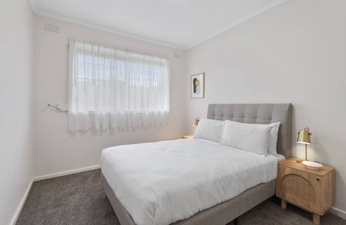 Sunshine House | Homely 3-Bed in Quiet Street with Backyard