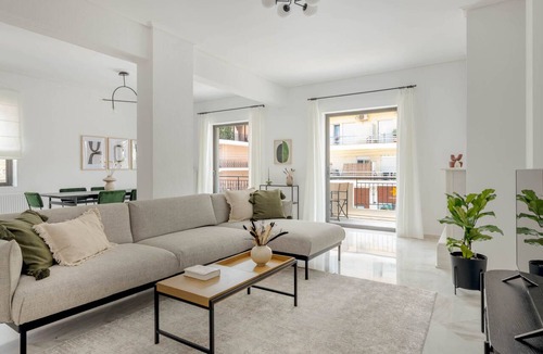 Marousi Apartment | Homely 3BR Apartment in Marousi