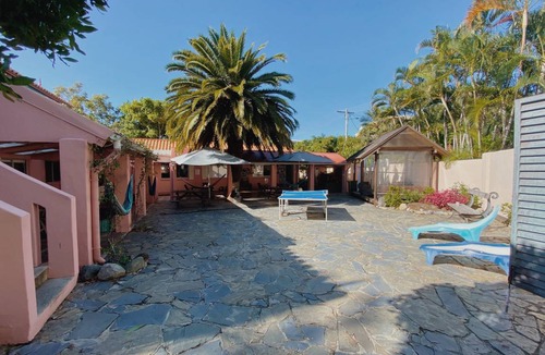 Sunshine Beach Hostel | Hostel ∙ 10 guests