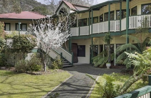 Halls Gap Hotel | Hotel ∙ 3 bedrooms ∙ 10 guests