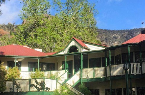 Halls Gap Hotel | Hotel ∙ 3 bedrooms ∙ 10 guests