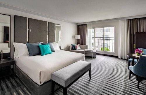 Double Bay House | Hotel Room on Cross Street, Double Bay, Sydney, Australia
