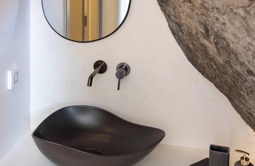 Vothon Hotel | Hotiday Santorini Mesaria