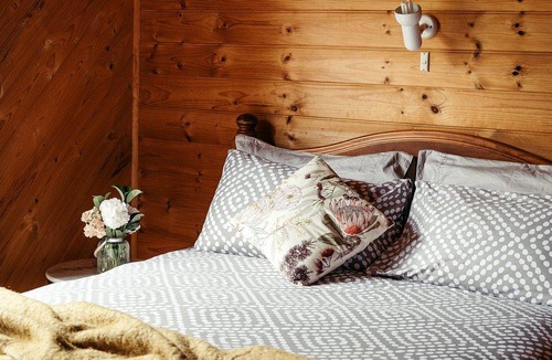 Anakie House | House ∙ 2 bedrooms ∙ 5 guests