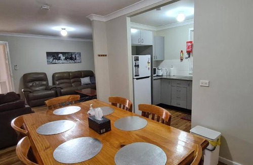 Dubbo House | House ∙ 3 bedrooms ∙ 8 guests