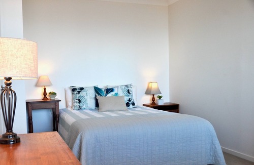 Long Beach House | House at the beach, the sounds of waves on the breeze