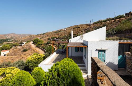 Vourkari House | House garden