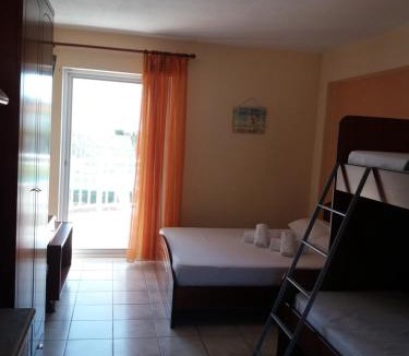 Kalamitsi Apartment | House Meltemi