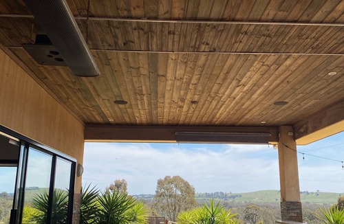 Redcastle House | House On The Hill - Heathcote Getaway