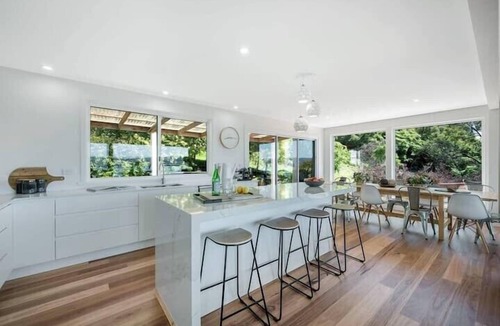 Sandy Bay House | House on the Hill with a View – Sleeps 12, 3 Bath