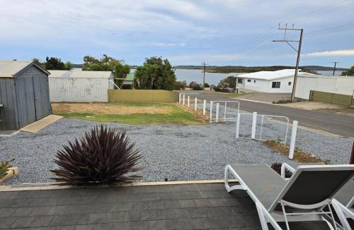 Lake Wangary House | Howsthaserenitee - 3BR house with bay views
