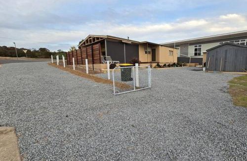 Lake Wangary House | Howsthaserenitee - 3BR house with bay views