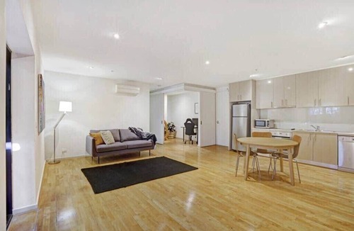 Footscray Apartment | Humble Abode @Footscray (CBD Accessible)