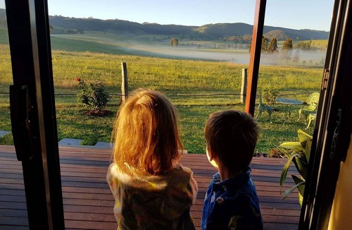 Glendon Brook Cabin | Hunter Valley Rural Lodge - Quaint towns, State forests & Wineries to explore!
