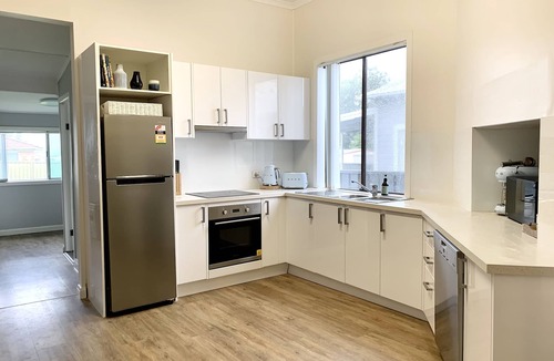 Cessnock House | Hunter’s Hideaway - Close to all amenities and wineries