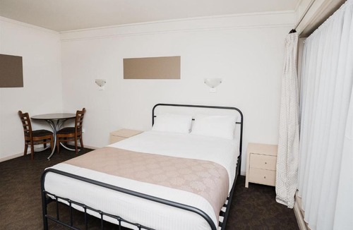 Kyabram Hotel | Hurley's Bar & Bistro