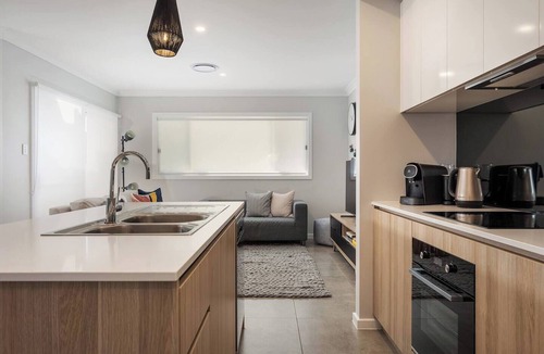 Central Mudgee Cottage | Huxley House Central Mudgee Retreat with Backyard