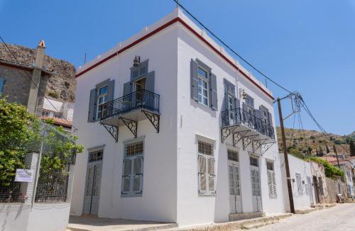 idhra Apartment | Hydra's Pearl - Gold Pearl, Luxury Mansion, No Steps, 120m from the port