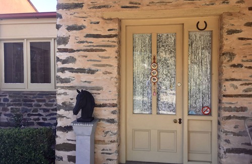 Strathalbyn Cottage | Ideal location to explore historic Strathalbyn, Wineries, good food and scenery