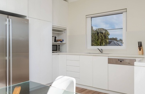 Dee Why House | Idyllic 4-Bed Home With Alfresco Area Near Beach