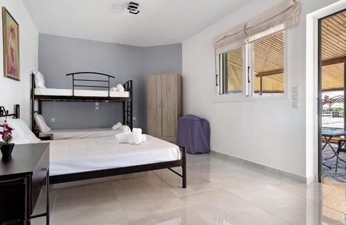 Pidima Kyras Apartment | Iguana studio 12