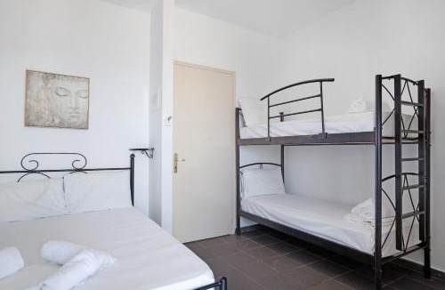 Pidima Kyras Apartment | Iguana studio 13