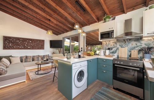 Gennadi House | Ilaira Sea View Bungalow