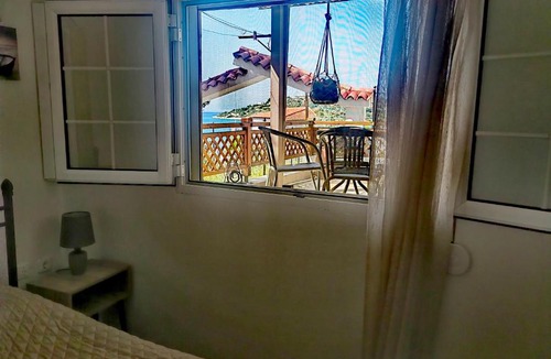 Salamis House | ILIAKTI RELAXING SEASIDE