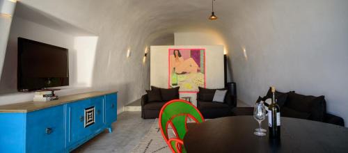 Imerovigli Apartment | Iliolousto Luxury Cave Villa