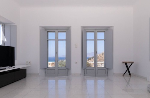 Mikri Vigla Villa | Immaculate large fully equipped villa for 8. Panoramic sea views in Mikri Vigla