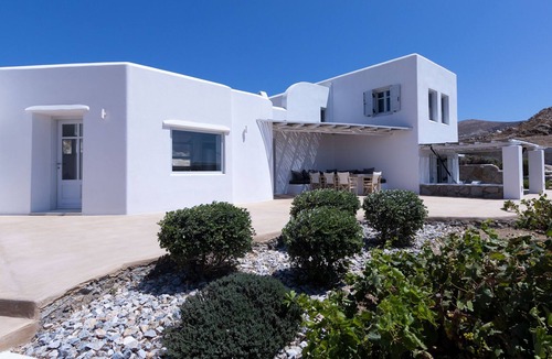 Mikri Vigla Villa | Immaculate large fully equipped villa for 8. Panoramic sea views in Mikri Vigla