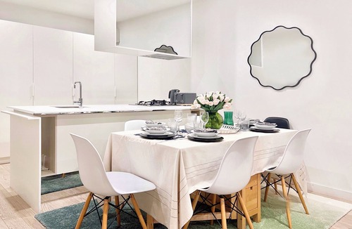 Brighton Apartment | Indulge Luxury Holiday Near BrightonBeach with Private Yard Parking