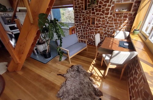 Woodbridge Cottage | Intimate, earthy cottage in Tranquil Setting