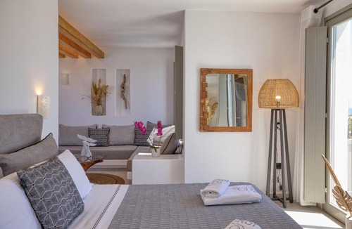Plintri Hotel | Ionic Suites