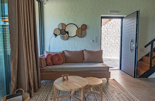 Melissopetra House | Irissa Suites