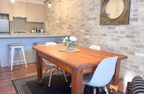 Lake Crackenback Ski Chalet | Iron Bark Chalet is a spacious, deluxe one-bedroom chalet.