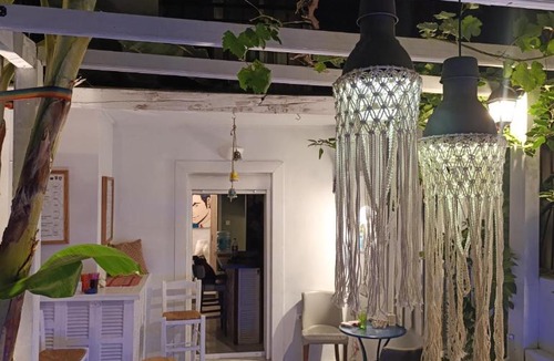 Agios Pavlos Apartment | Isalos Trykonos Garden Thessaloniki - Central Oasis with free parking