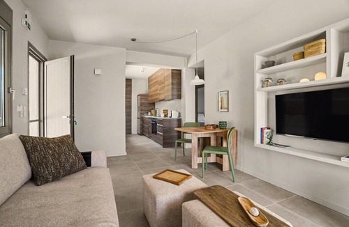 Kardamyli Apartment | Isichia Apartment with Sea and Taygetos Mountain Views