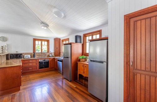 Picnic Bay House | ISLAND ADVENTURE HOLIDAY HOUSE