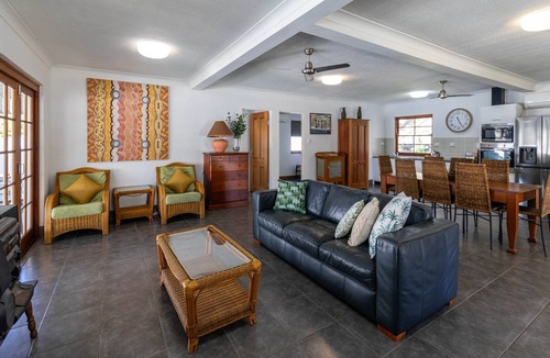 Picnic Bay House | ISLAND ADVENTURE HOLIDAY HOUSE