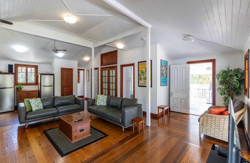 Picnic Bay House | ISLAND ADVENTURE HOLIDAY HOUSE