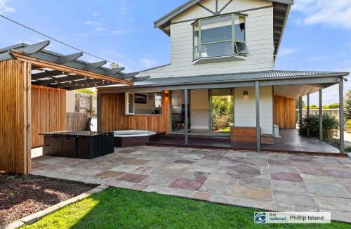 Surf Beach House | Island Escape with 12m Indoor Pool