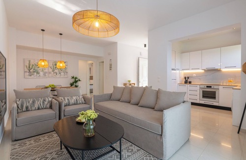 Petaloudes Apartment | Island Hills- Sunshine, Apartment