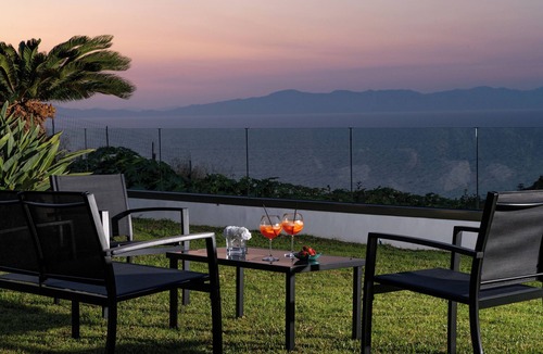 Petaloudes Apartment | Island Hills- Sunshine, Apartment