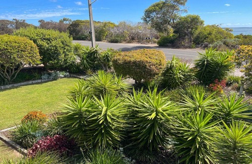 Lake Wangary House | Island View 1 - Sunsets - Quality - Sandy Beaches Across the Road