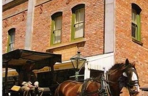 Swan Hill House | Ivys Cottage - located at Swan Hill