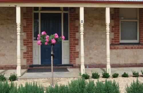 Murray Bridge Apartment | Jacaranda Cottage