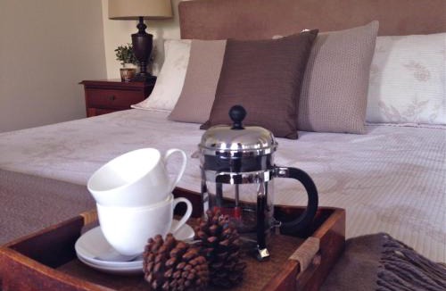 Kenmore Apartment | Jacaranda House Garden Suite