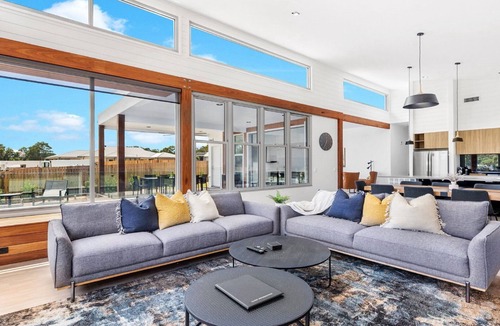 Pokolbin House | JACORU ON 3 - THE VINTAGE HOLIDAY HOUSES